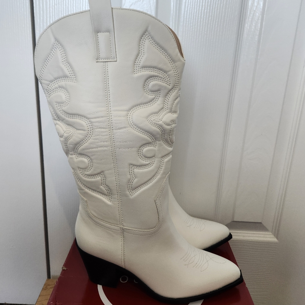 Journee Collection Size 9 Chantry Western Style Boots Wide Calf White